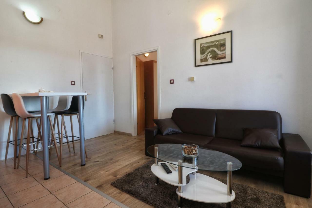 Apartments And Rooms Lorena 236 Ρόβινι Εξωτερικό φωτογραφία